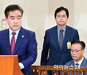 [포토]김철문 경북경찰청장 소개하는 윤희근 경찰청장