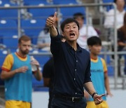 광주FC 이정효, 100경기 달성 "선수들이 큰 선물 줬다"