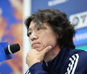 'I just feel so sorry': New Korea manager answers for about-face