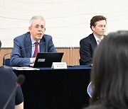 저출산 부른 ‘고질적 한국병’ 직격한 OECD… “근본적 개혁 필요”