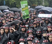 “반도체를 인질로 잡다니”…비판 여론에도 삼전 노조 ‘무기한 파업’ 강행