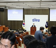 민주당, 윤 대통령이 거부했던 노란봉투법 "이달중 본회의 처리"