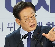 이재명, 최고위원 후보 5명과 사진… ‘명심’ 논란