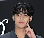 세븐틴 민규, ‘캐럿 보고있지?’ 유혹의 볼콕 [포토엔HD]