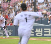 'LG 빈틈 물어뜯은 호랑이들' 1위 KIA, 가공할 2위 싹쓸이​…삼성​·LG 희생양