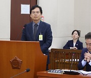 '대질 안했다'는 경찰, 따져물은 윤건영 "임성근이 바이블이냐"