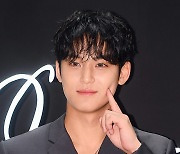 [TD포토] 세븐틴 민규 '팬심 녹이는 볼콕~'