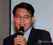 인사말하는 윤상현 당 대표 후보