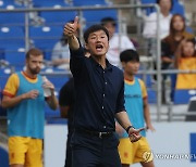 광주FC 이정효 감독, K리그 통산 100경기 지휘·50승 달성