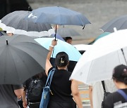 세균 득시글 '장마철' 까딱하다 탈 난다.. 건강 살피려면