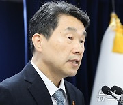 이주호 "교육개혁 더욱 박차…가시적 성과 내겠다"