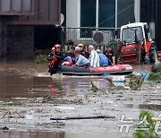 제주 최대 150㎜ 남부 100㎜ 장맛비…수도권 '폭염'[주말날씨]