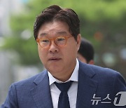 선고 공판 출석하는 김성태