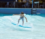 서핑 입문하러 '괌'.... 리조나레 괌, 서핑 프로그램 선보여