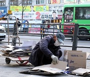 수입 2배 높은데…‘노인 일자리’보다 ‘폐지’ 줍는 이유는?