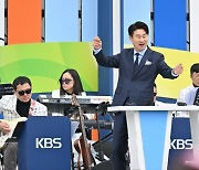 [단독]  남희석, ‘전국노래자랑’ 올해 최고 시청률에도 “아직 내 색깔 입힐 때 아냐” [IS인터뷰]