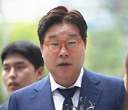 '쌍방울 김성태' 실형…법원 "이화영 회유로 범행"