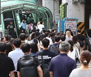 "이러다 큰일 난다" 발칵…'핫플' 성수역에 무슨 일이