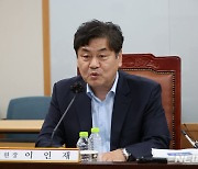 최저임금위원장 "합의 못해 아쉬워…제도개편 논의 필요"