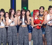 스테이씨 1위→뉴진스 완전체 컴백.."팬들 덕분♥" [뮤직뱅크][종합]