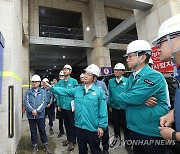 건설현장 장마철 대응 점검 나선 이정식-박상우 장관