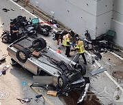 성북구 아파트 단지 내 차량 전복…70대 운전자 '급발진' 주장(종합)