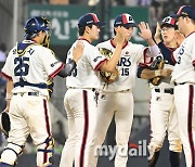 [MD포토] 8-4 승리 두산 베어스 '삼성전 6연패 끊었다'