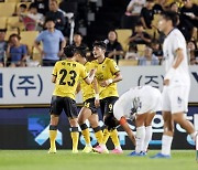 프로축구 전남, 충남아산에 3-2 승…11경기 무패