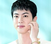 방탄소년단 진, 14일 파리 루브르서 성화들고 달린다