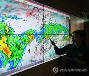 [내일날씨] 남부·제주 장맛비…수도권 등 체감 33도 넘는 무더위