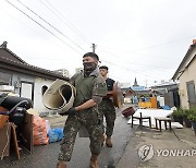 수마가 할퀴고 간 충남지역, 주말에도 곳곳서 복구작업 '구슬땀'