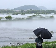 [날씨] 흐리고 남부·제주 장맛비…낮엔 무더위