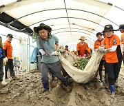 "빠른 일상 회복 위해"…전북소방, 익산 수해 현장서 복구 '구슬땀'