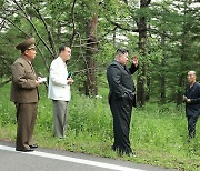 北 김정은, '산간 도시의 전형' 삼지연 건설사업 현지 지도