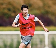 'EPL 득점왕 신호탄인가?' 손흥민, 토트넘 복귀 후 곧바로 멀티골 신고→3부 팀 상대 7-2 승리...'유망주도 줄줄이 출전'