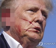 "트럼프, 총알 날아올 때 고개 돌려 살았다"…찰나의 순간 목격담