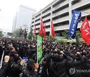 "위기의 삼성전자…엔지니어는 경쟁사로 이직 생각"