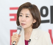 이준석 "'국민의힘' 당명 김종인이 만들어"…나경원 "당명 바꾸겠다"