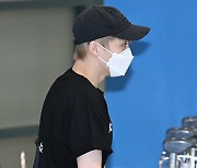 시우민, 시크하게 입국 후 집으로 [포토엔HD]