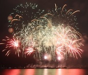 포항국제불빛축제 평가보고회 개최… 재미와 경제효과 두마리 토끼 잡았다