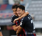 수원FC 지동원-권경민, 골 환호...대구FC와 2대2 무승부.