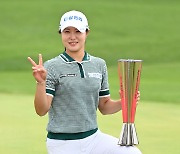 '1년 만에 트로피' 고지우 KLPGA 투어 하이원리조트 여자오픈 우승…화려한 전반기 마무리