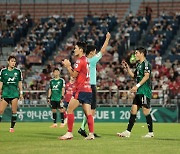 '충격' 전북, 시즌 7호 퇴장 발생→김천에 0-4 참패…인천은 광주 2-0 제압 (종합)