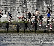 BELGIUM WATER BIG JUMP