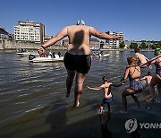 BELGIUM WATER BIG JUMP