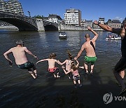 BELGIUM WATER BIG JUMP