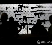 [트럼프 피격] 이번에도 'AR-15 소총'…美 총기난사사건 단골 흉기