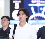 [포토]홍명보 축구대표팀 감독 공항 도착