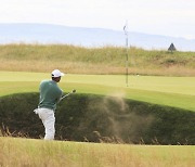 ‘골프 황제’ 우즈, 디오픈 대회장에서 18홀 연습 라운드