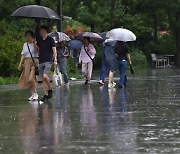 정체전선 북상…24일까지 장마 이어진다